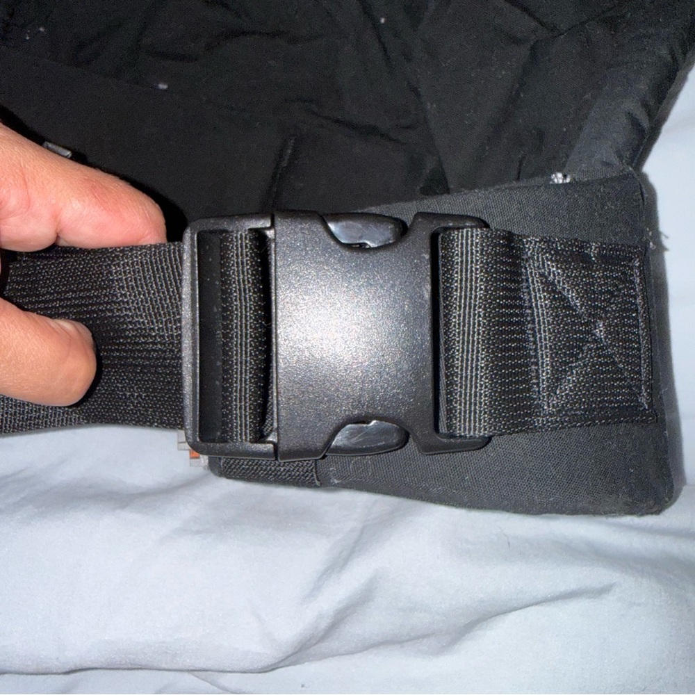 Momcozy Black Baby  - Ergonomic Front Carry - Picture 5 of 6